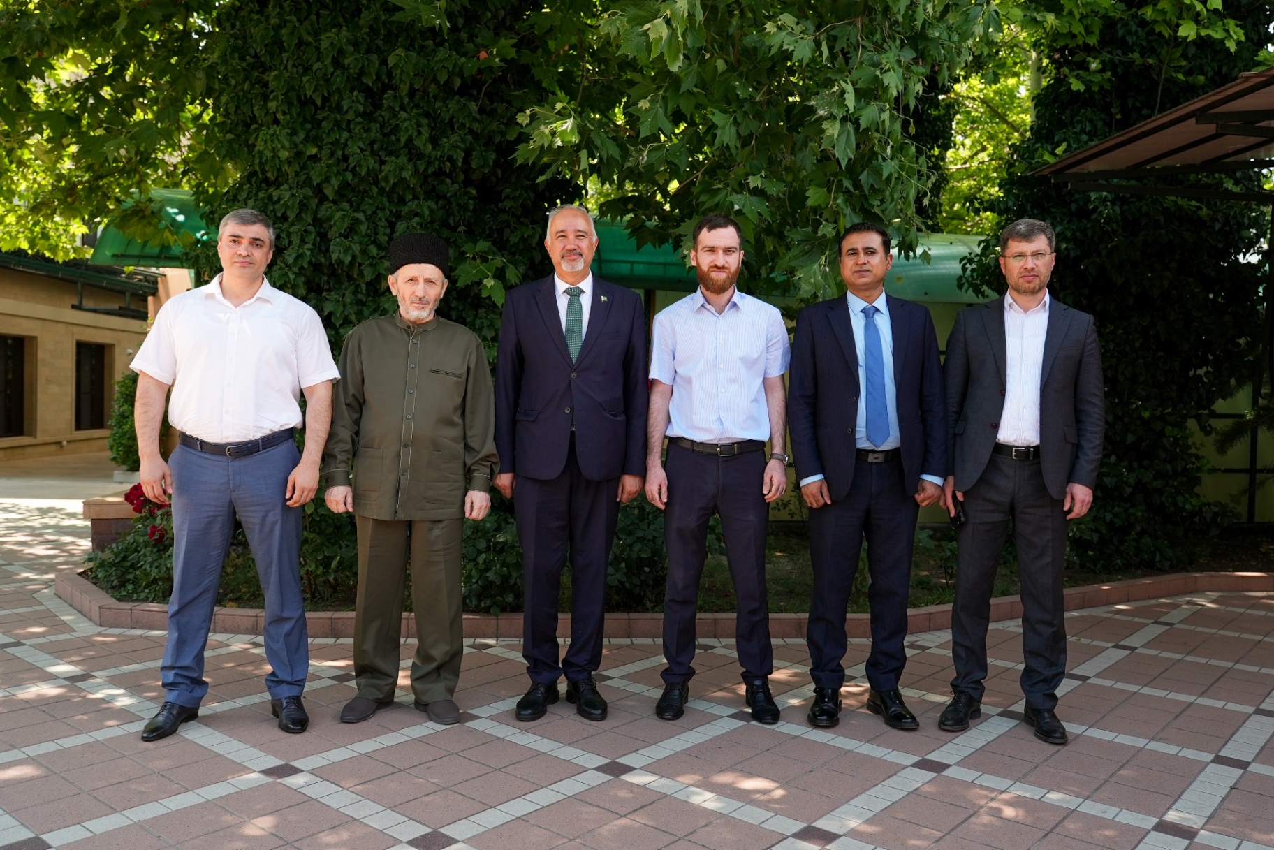 Темирлан Абуталимов и шейх Ахмад Афанди встретились с послом Пакистана в России Фейсалом Ниазом Тирмизи